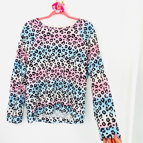 Sweaters - 💕Pretty Pastel Color Leopard Print Sweater SZ L